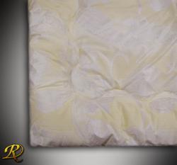 Индийски мотиви екрю