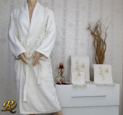 Халат за баня Белинда с 3 кърпи и дантела Бяло