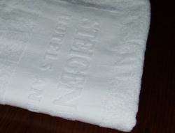 Хавлиена кърпа с релефно лого