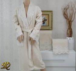 Халат за баня Луиза с 2 броя кърпи и дантела Бежово